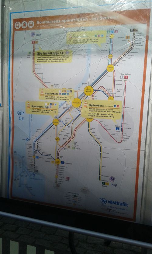 路面整備による路線変更の案内図、変更になる部分に、変更期間と印がつけられています。