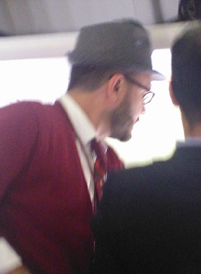 制服は帽子が目を引きます