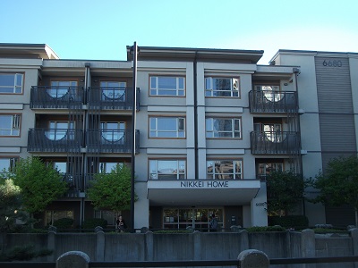4階建ての日系ホームは介護付き住宅