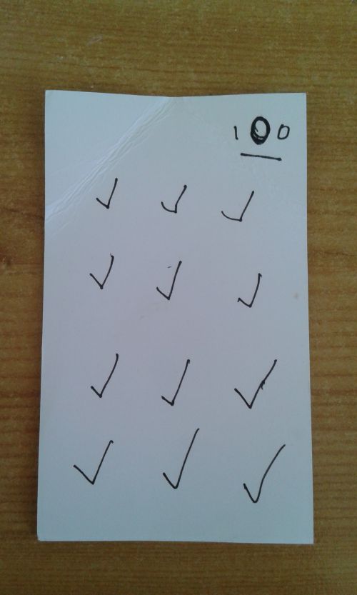 息子が「100点」のテストを模擬して描いた紙。日本なら「0点」のび太を連想させますね。