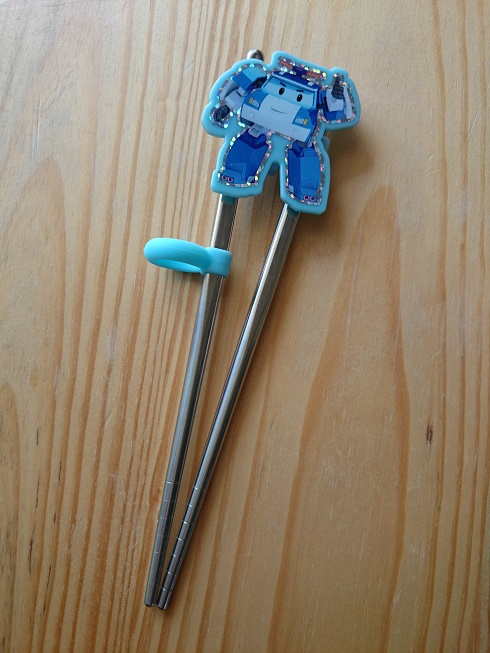 韓国で人気のキャラクター「ポリー」のステンレス製練習箸