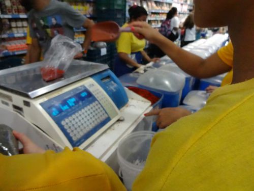 サンパウロ市内でスパイスを卸売している店内