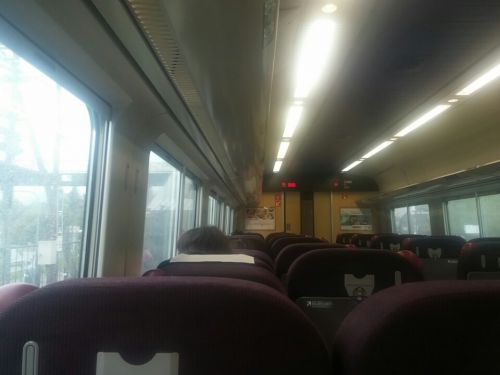 連休だというのにＪＲ車内は空席が目立ちました