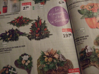 近くのスーパーマーケットのチラシにも、１１月１日の万聖節用の商品がずらり。