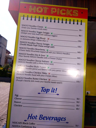 独自のアレンジラーメンにエクストラトッピング。コーヒー類も。