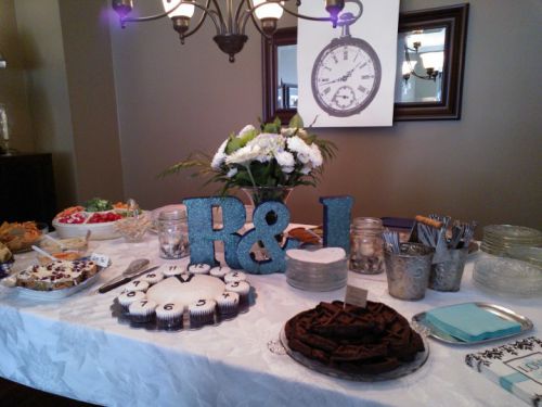 セッティングもとてもオシャレ。時間がテーマなので時計の絵も飾ってありました