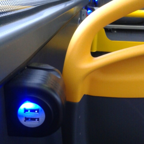 座席の横にUSB差込み口