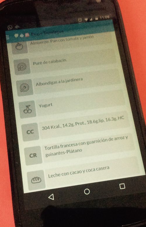 給食メニューをどこでも確認できるのもデジタル連絡帳の花丸点