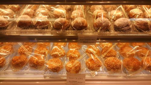 作り立てが並びます。