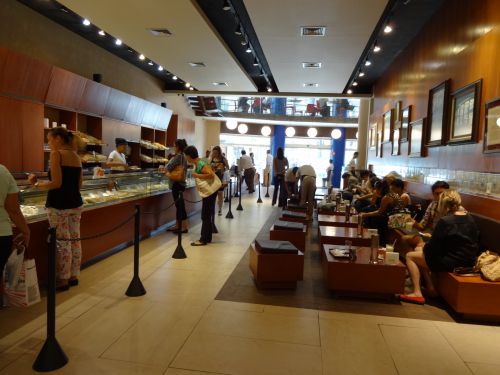 サンパウロ市内のポルトガル菓子専門店カーザ・マチルデの店内