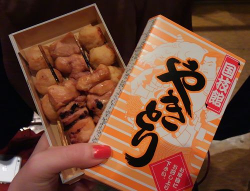 鶏肉３本、つくね２本となっています。