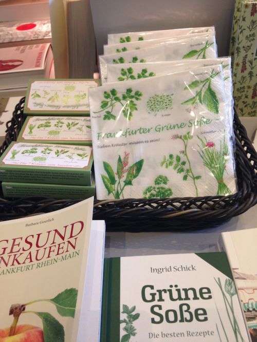 グリューネゾーセにちなんだグッズ。本屋さんにて。