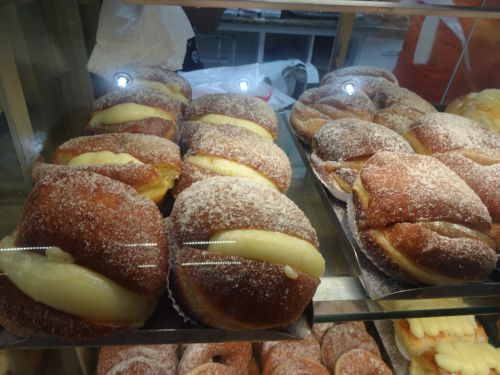 サンパウロのパン屋さんなどでおなじみのソーニョ