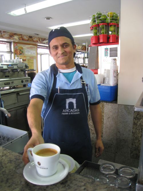 市民にとってコーヒーは生活の一部(ARCADASで)