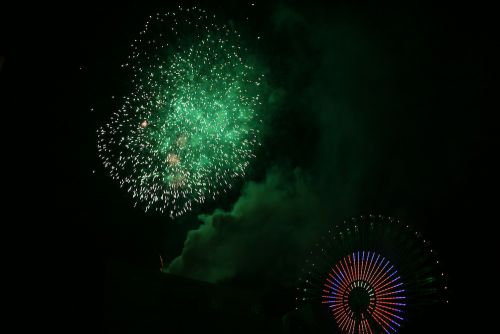 緑の花火も登場