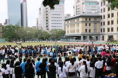 両校のバレーボールの試合