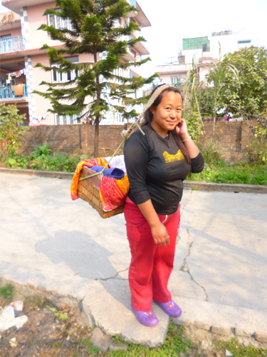 なにか運んできた？