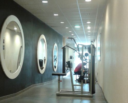 ウェイトトレーニングも各種マシーンが揃っています