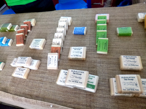 チウリ石鹸は様々なメーカーが作っています。