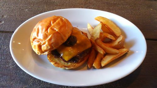 トリュフバーガー。確かにトリュフが香ります！