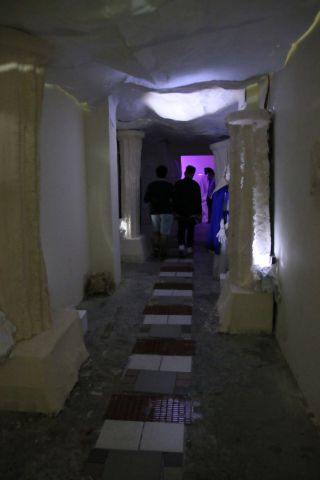 こちらは明るい方