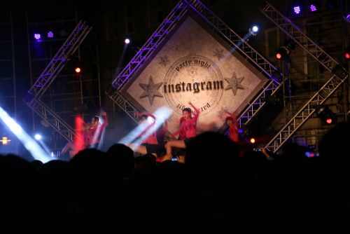 欠かせない女子校の生徒たちのパフォーマンス