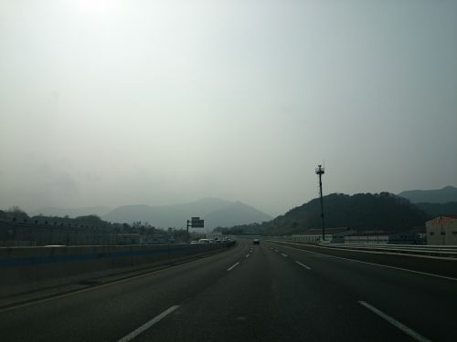 3月6日（日）午後、雨が上がり始めたプサン市郊外。全国的に雨上がり後からひどい大気汚染となりました