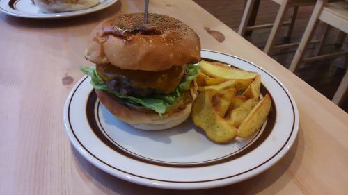 スタンダードバーガーにチーズをプラス。