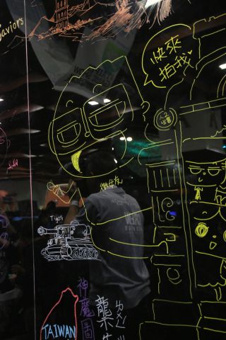 真ん中の絵に注目