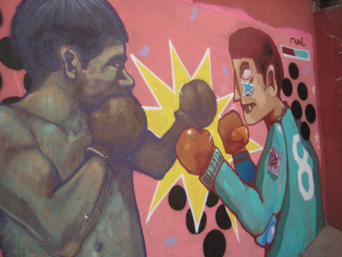 サンティアゴでは主に旧市街でグラフィティーアートたちと出会えます