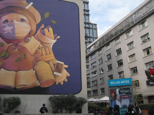 地下鉄Bellas Artes駅に描かれた大きな壁画は常にカメラを向けられる人気作品。