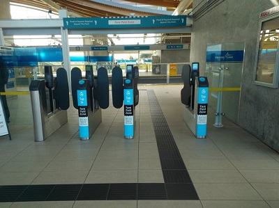 やっぱり一つ開いてる〜