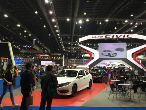 このショーでいちばん売れたと言うHONDAのブース