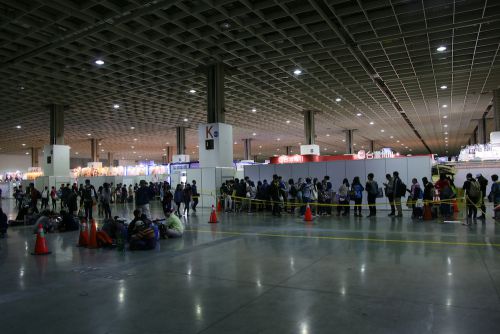 人気のブースに入るためには、2、3時間待ちの覚悟も必要