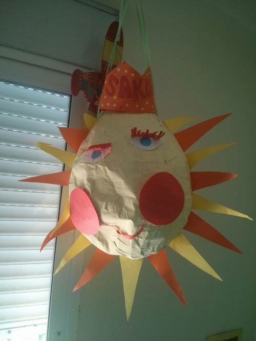 ピニャータとしてはもちろん、わが家では子ども部屋のデコレーションにも使っています。