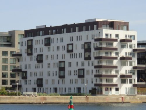 ランダムな窓と模様づけがなんともアート