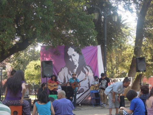 週末になると時々地元のミュージシャンたちが集まって開催されるステージ演奏