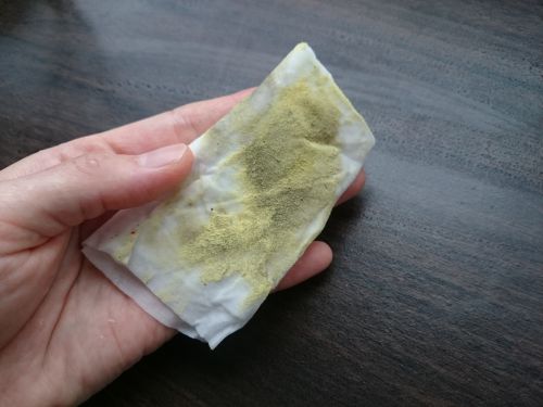 昨日拭いた台が、今日はまたこの状態です