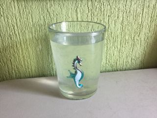 ほんのり乳白色