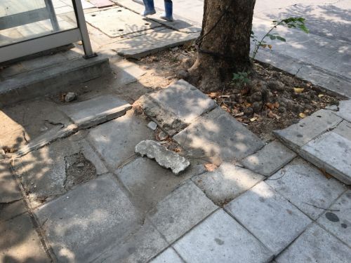 通るには“技術”が必要なこともあるバンコクの道路事情