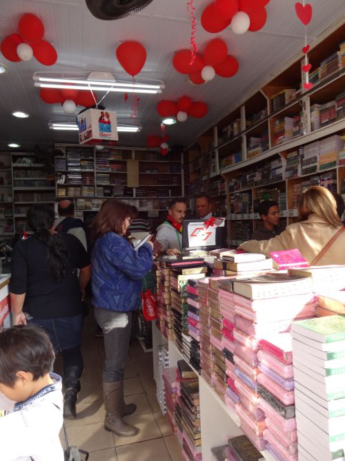 サンパウロ市内の聖書専門店が立ち並ぶ通りの店の一軒