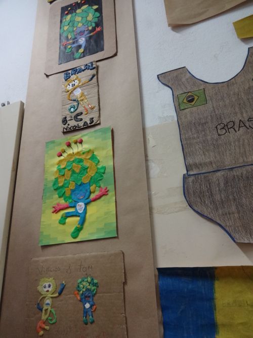 リオオリンピックをテーマにした生徒の作品を展示する作品をサンパウロ市内の学校