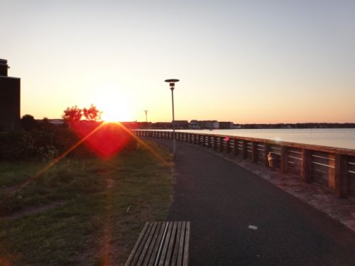 夕日が沈むところのようですが、実は夜の９時半頃です。