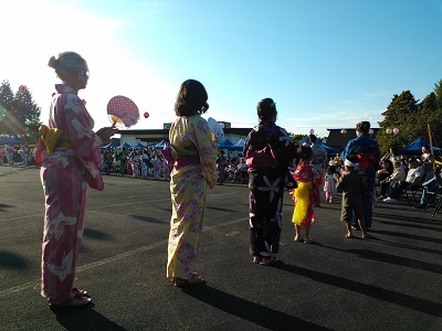 ボランティアの踊りダンサーの人たち