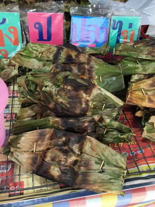 カレーのムースを葉っぱで包んだもの　