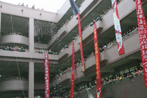 3年生各クラスが作成した垂れ幕