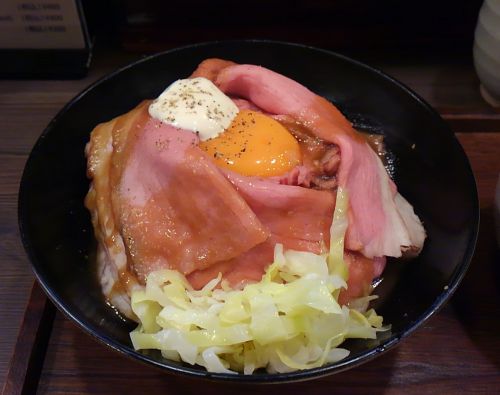 お肉しっとりピンク色。食欲そそります！