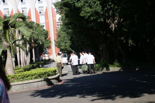 警備関係者の打ち合わせの様子