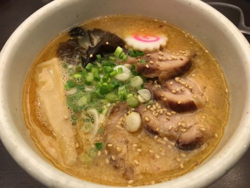 日本人とタイ人両方から大人気の「山頭火」ラーメン