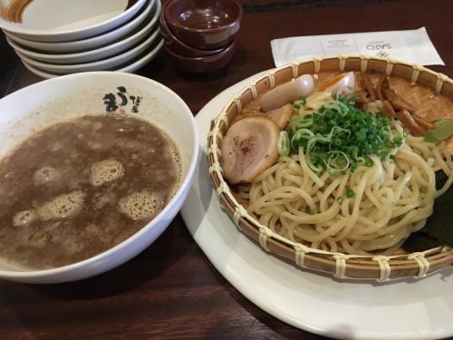 ここも「博多ラーメン」の店ですが「魚介系出汁のつけ麺」逸品